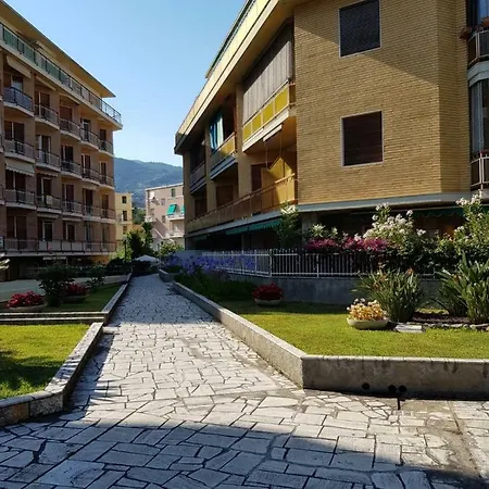 Semesterbostad Casa Alessia Sanremo *